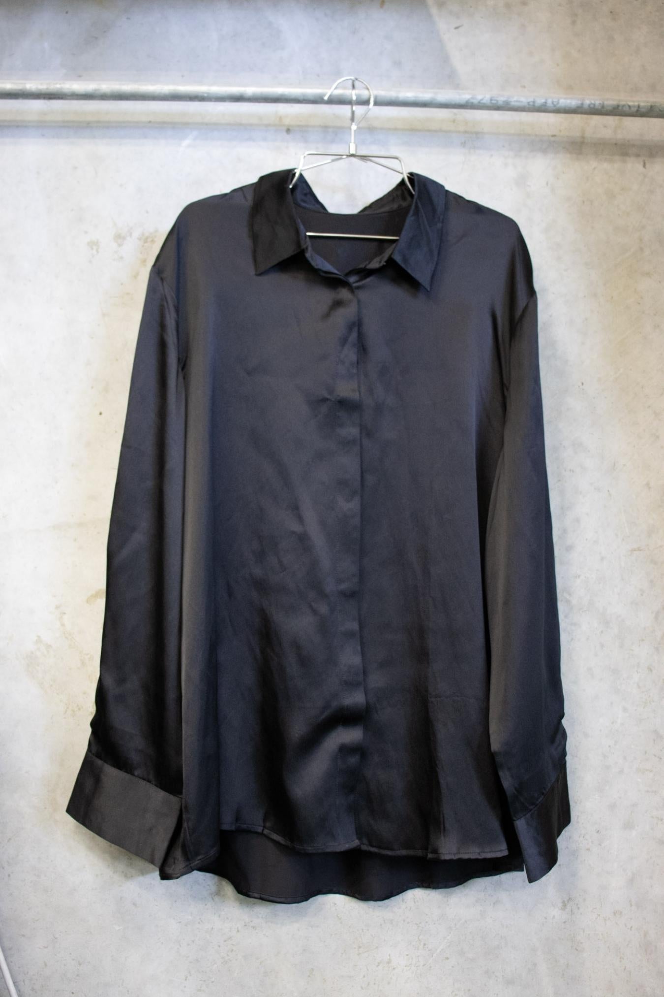 Oversized Silk Shirt & Wide Leg Pant Set Black – Size S | Archive Sample Zweitbild